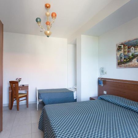 Hotel Abruzzo Пінето Екстер'єр фото