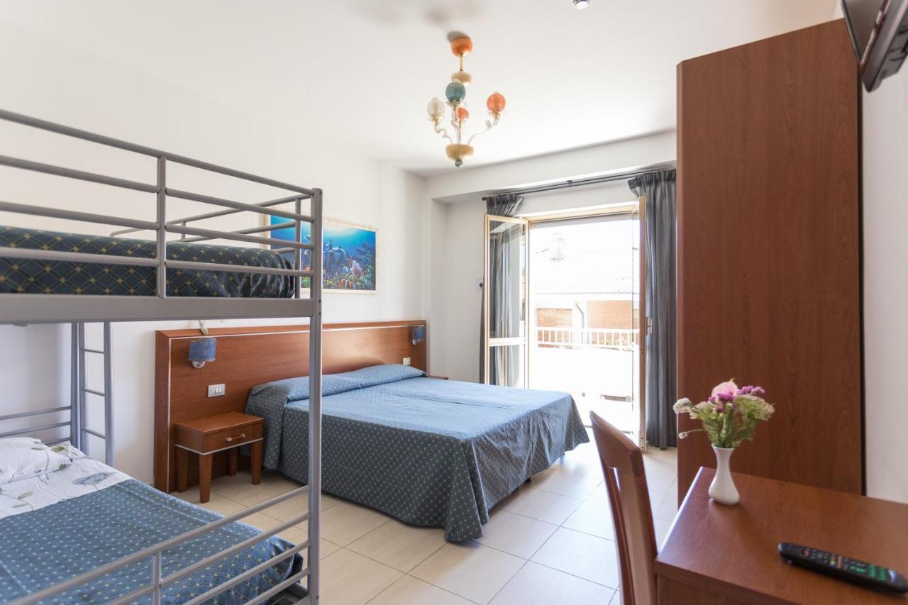 Hotel Abruzzo Пінето Екстер'єр фото