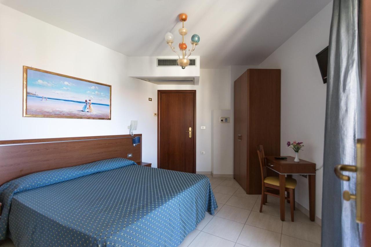 Hotel Abruzzo Пінето Екстер'єр фото