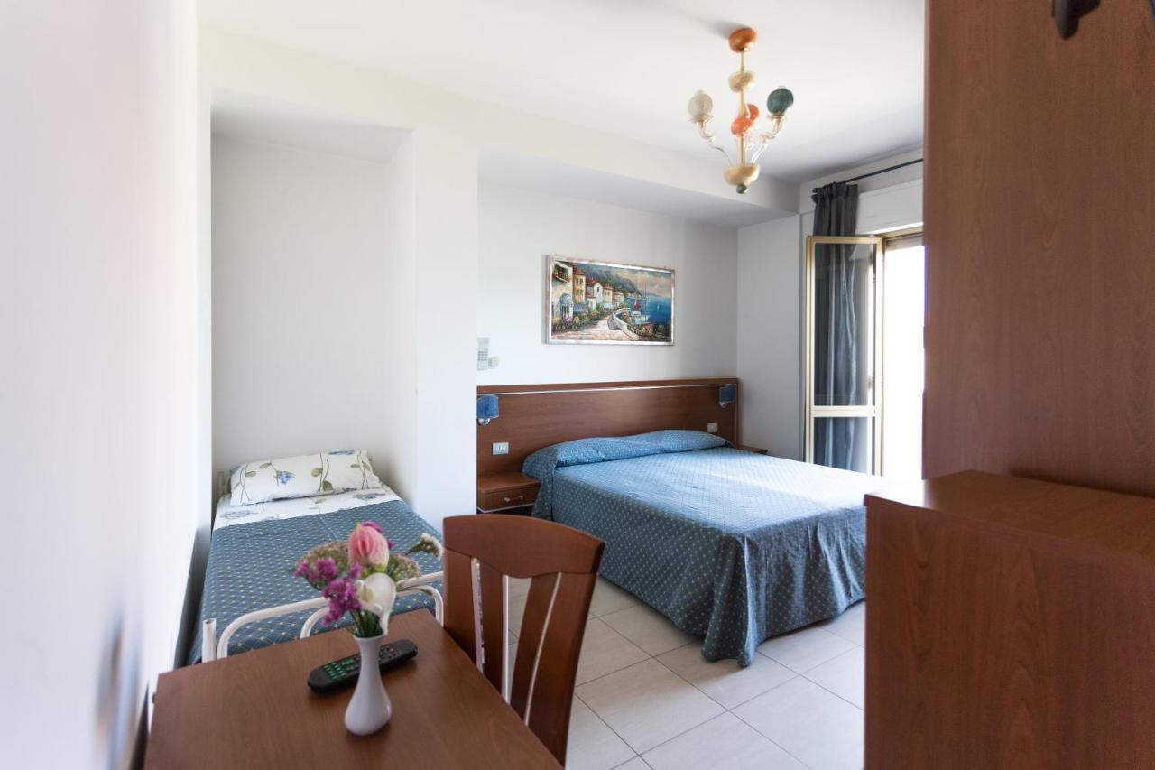 Hotel Abruzzo Пінето Екстер'єр фото