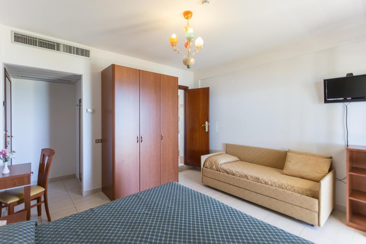Hotel Abruzzo Пінето Екстер'єр фото
