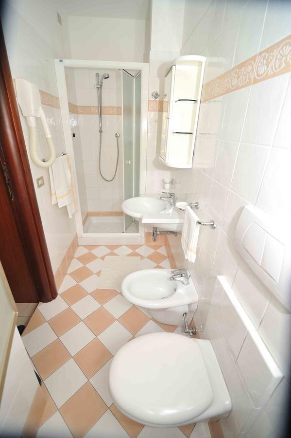 Hotel Abruzzo Пінето Номер фото