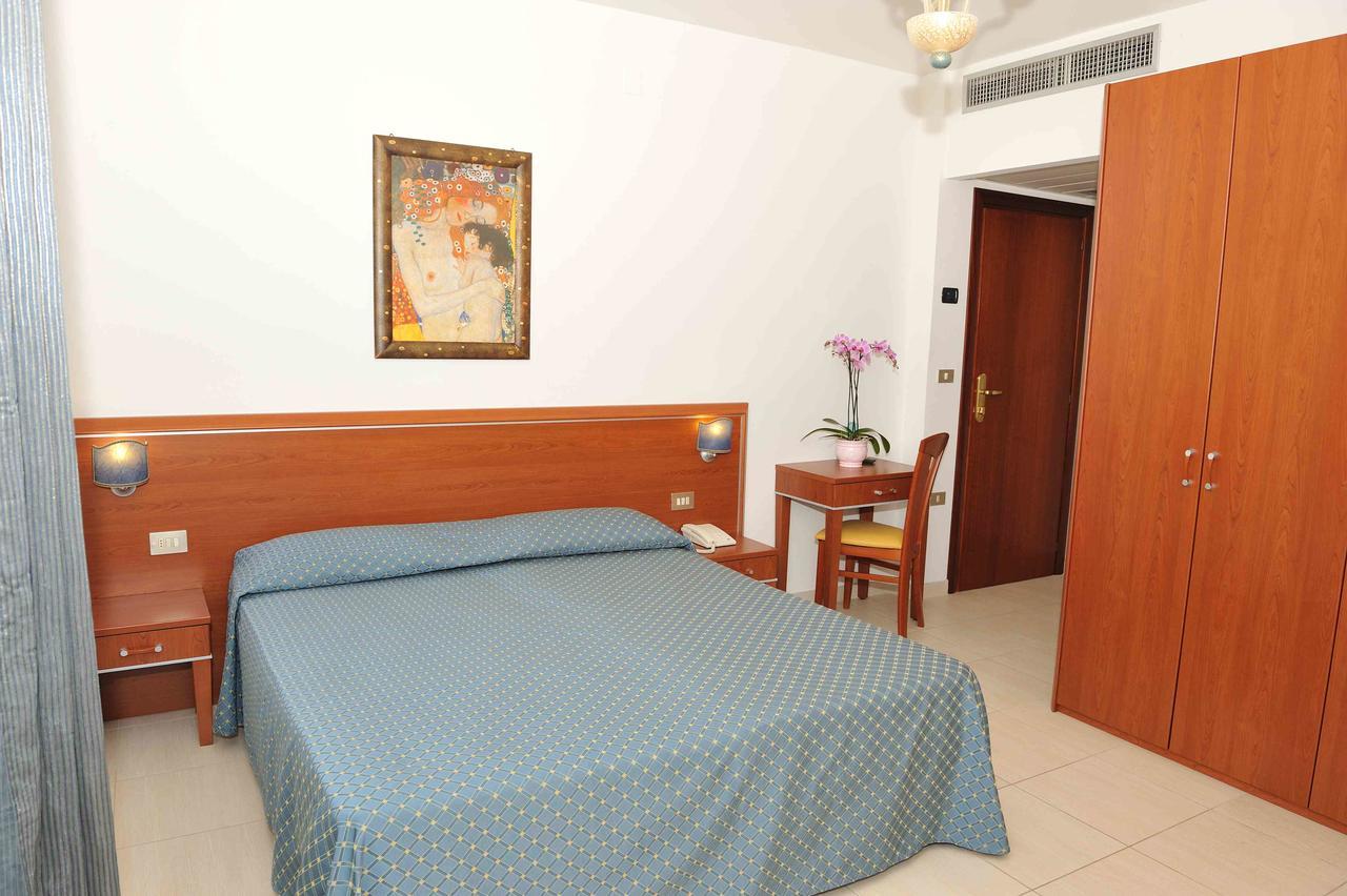 Hotel Abruzzo Пінето Екстер'єр фото