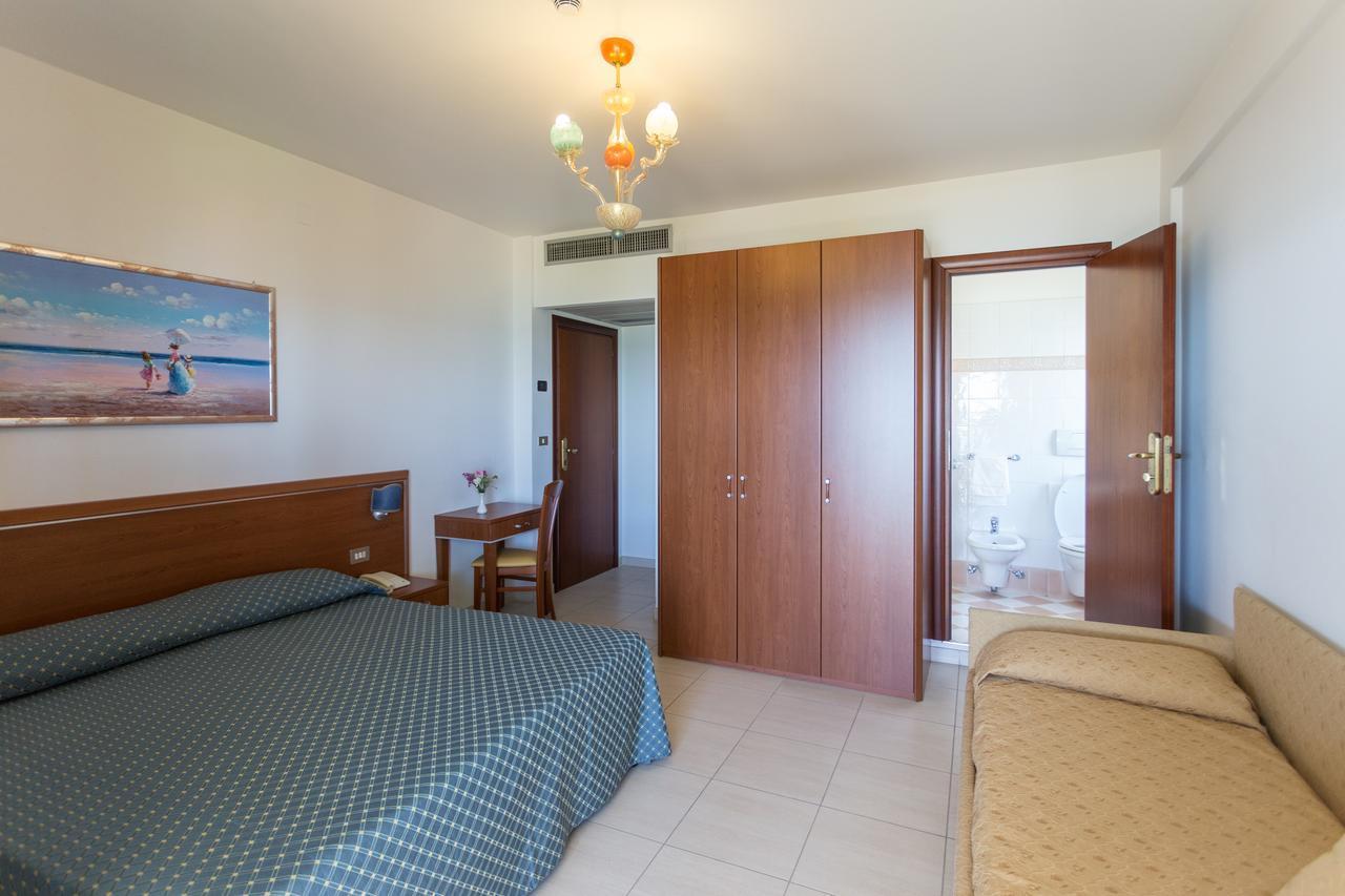 Hotel Abruzzo Пінето Екстер'єр фото