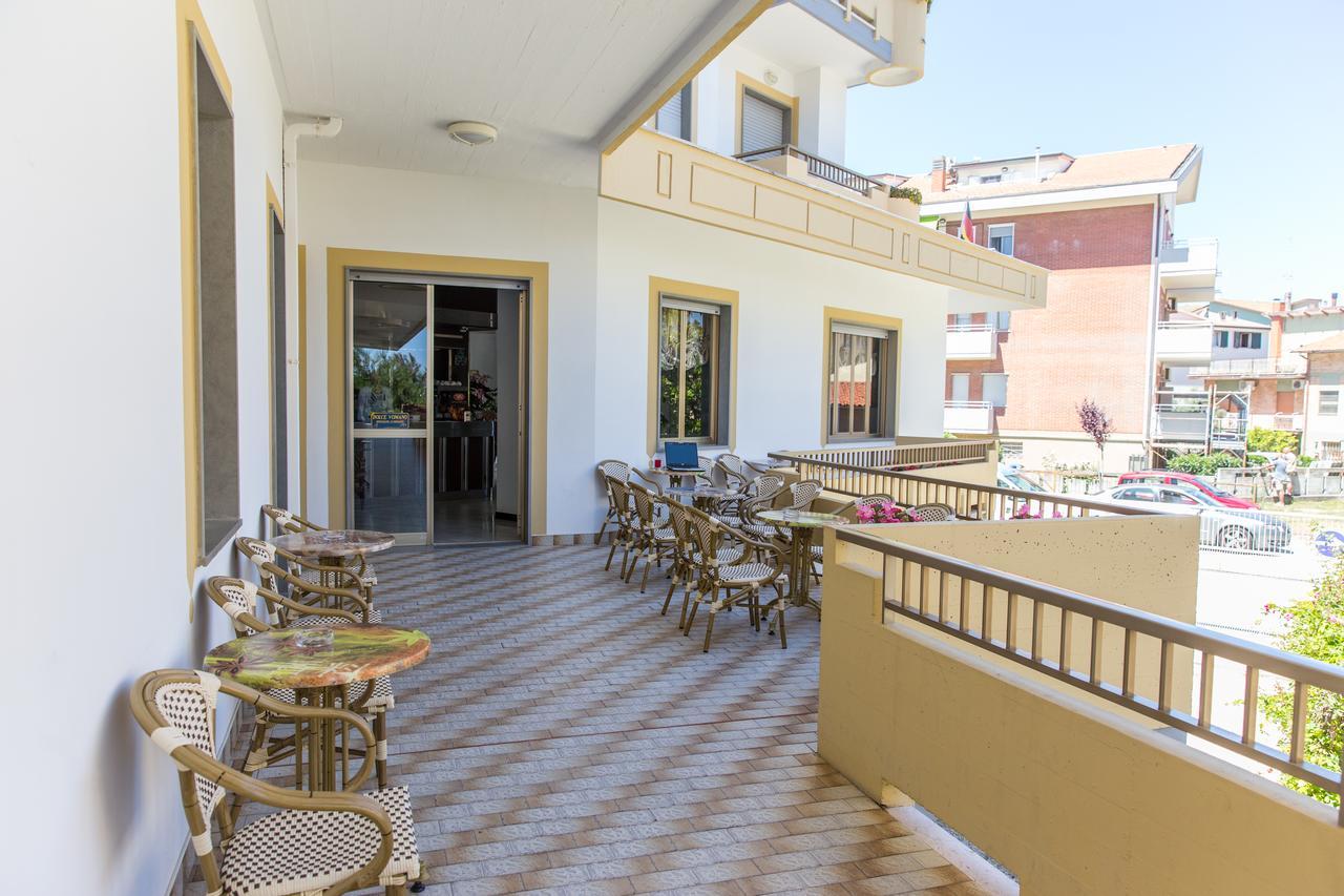 Hotel Abruzzo Пінето Екстер'єр фото