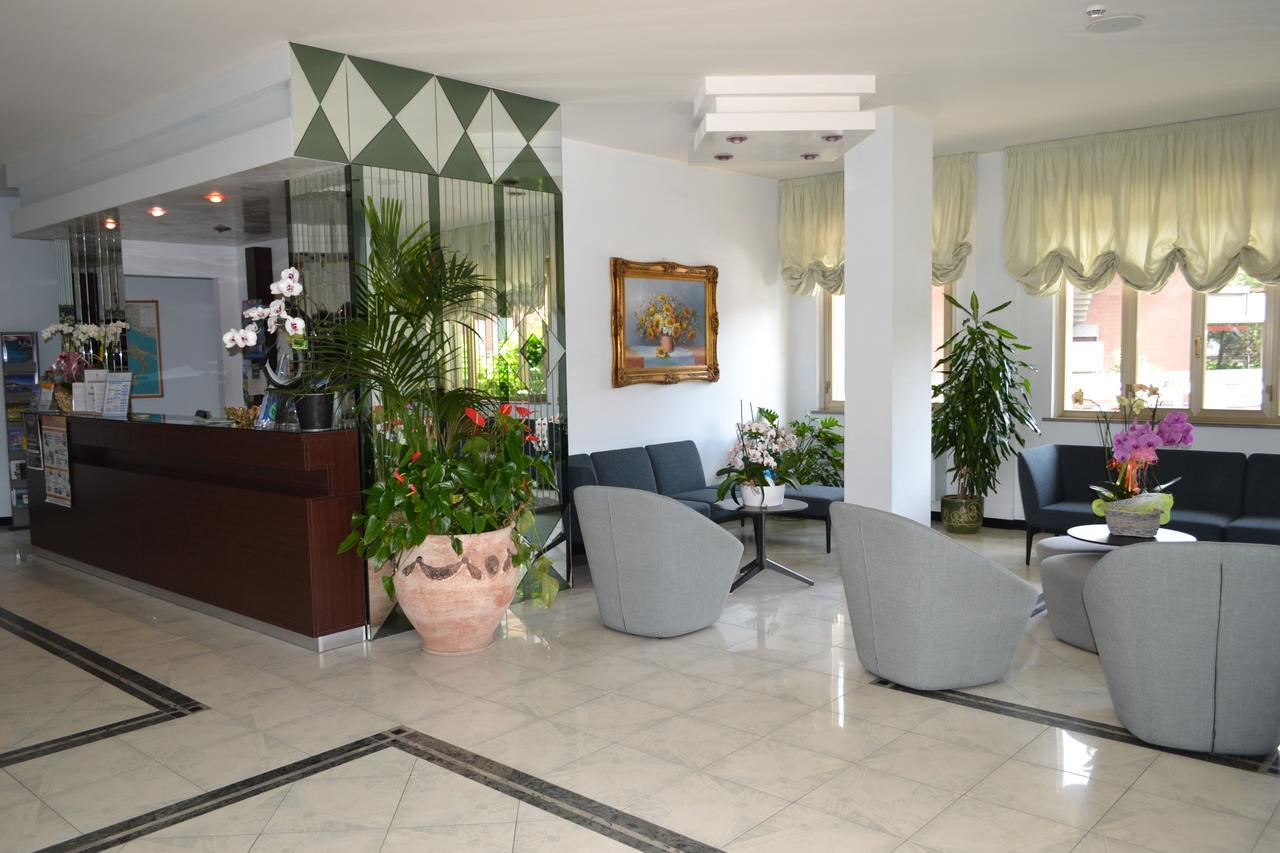 Hotel Abruzzo Пінето Екстер'єр фото