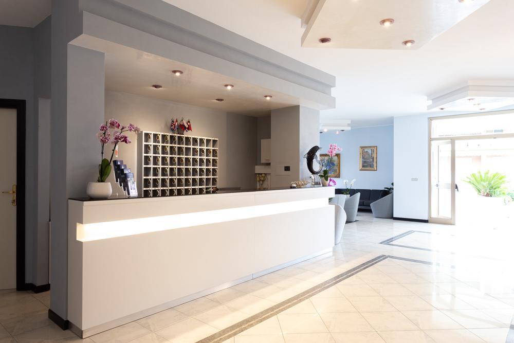 Hotel Abruzzo Пінето Екстер'єр фото