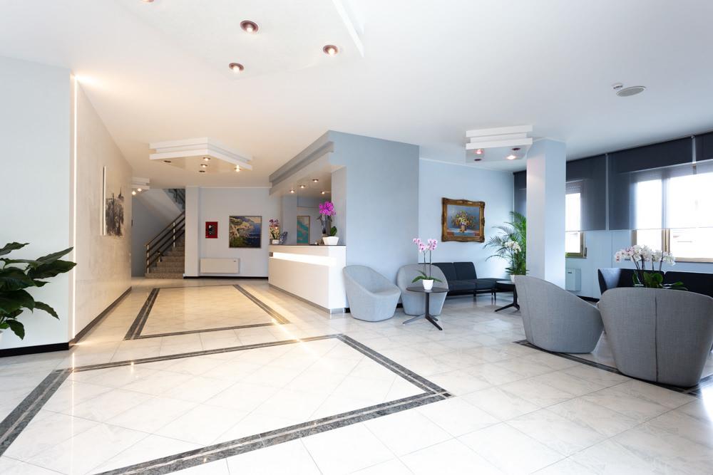 Hotel Abruzzo Пінето Екстер'єр фото